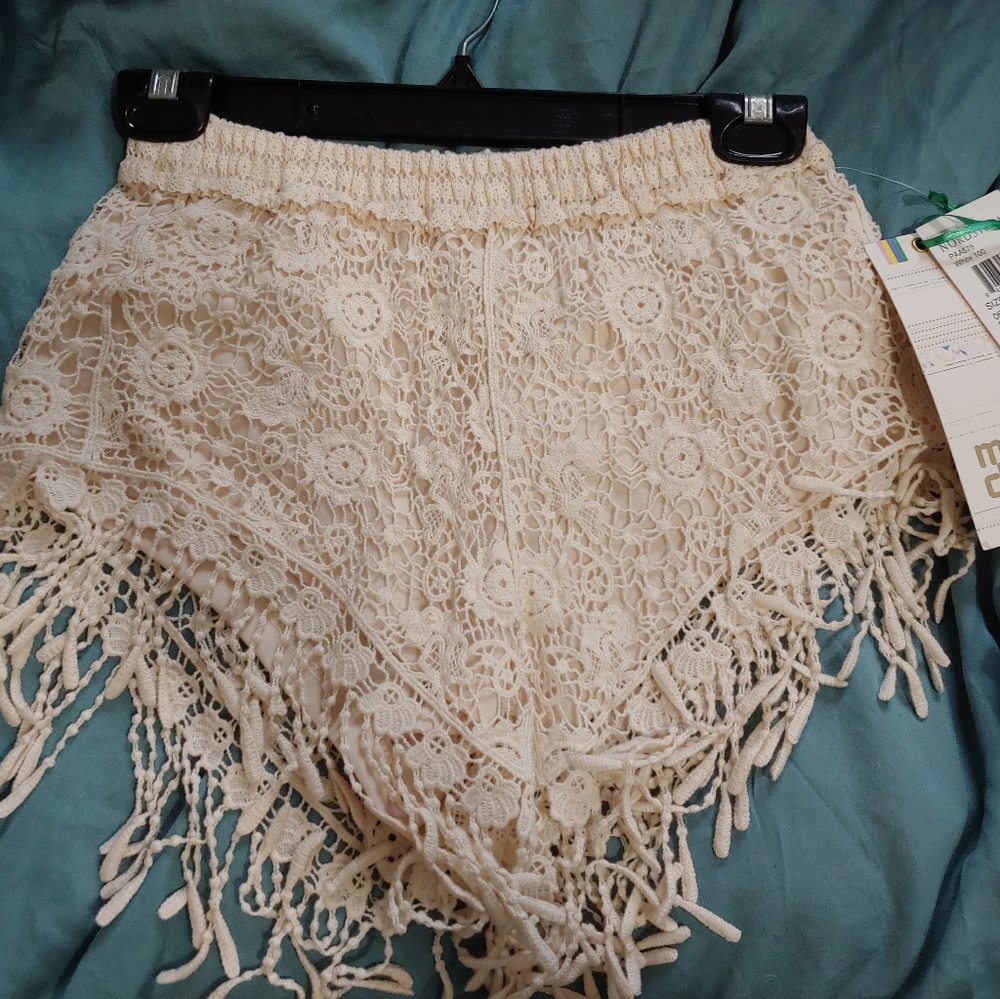 Mimi Chica lace beige shorts